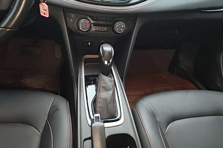 Used Chevrolet Monza 2020 Light Hybrid RS 330T Automatic Comfort Edition Gear Lever
