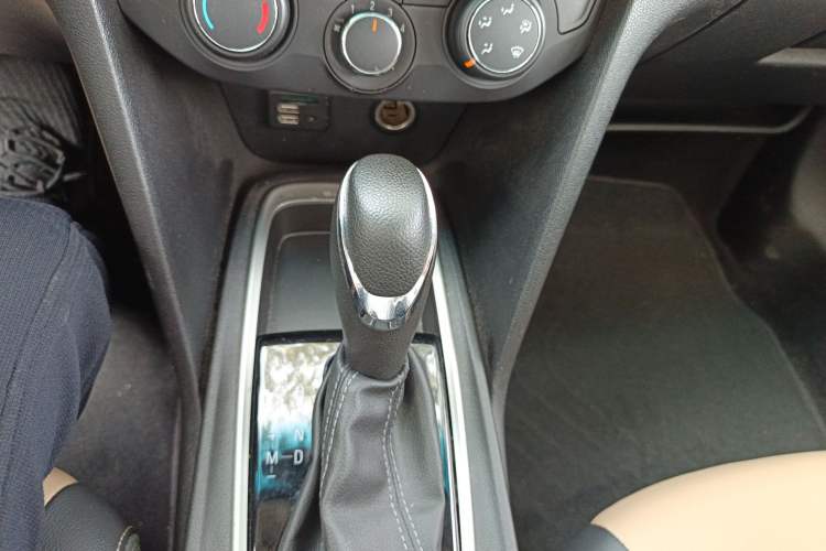 Used Chevrolet Monza 2020 320 Automatic Enjoyment Edition Gear Lever