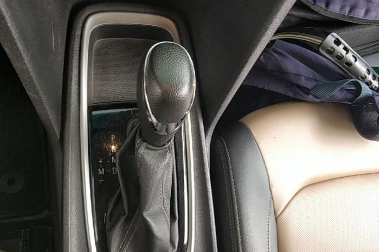 Used Chevrolet Monza 2020 320 Automatic Enjoyment Edition Gear Lever