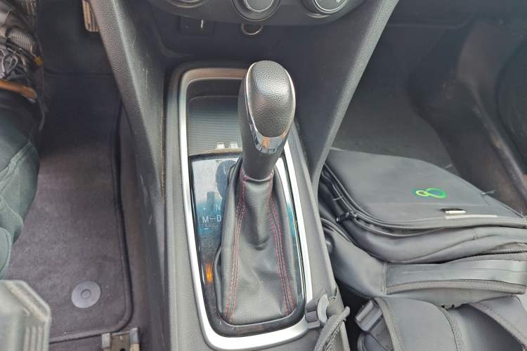 Used Chevrolet Monza 2020 Light Hybrid Redline 320T Dual-Clutch Joyful Edition Gear Lever