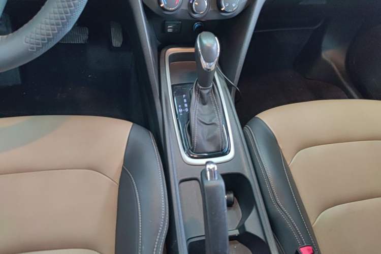 Used Chevrolet Monza 2020 320 Automatic Enjoyment Edition Gear Lever