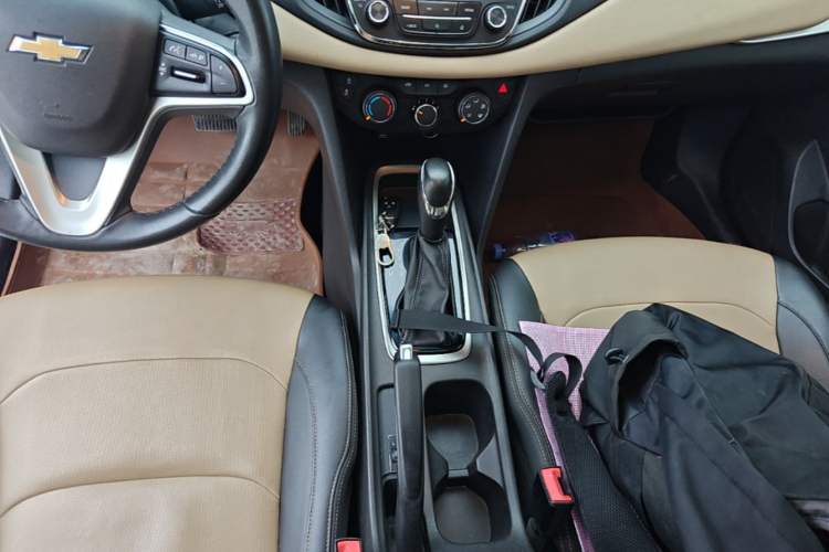 Used Chevrolet Monza 2020 320 Automatic Enjoyment Edition Gear Lever