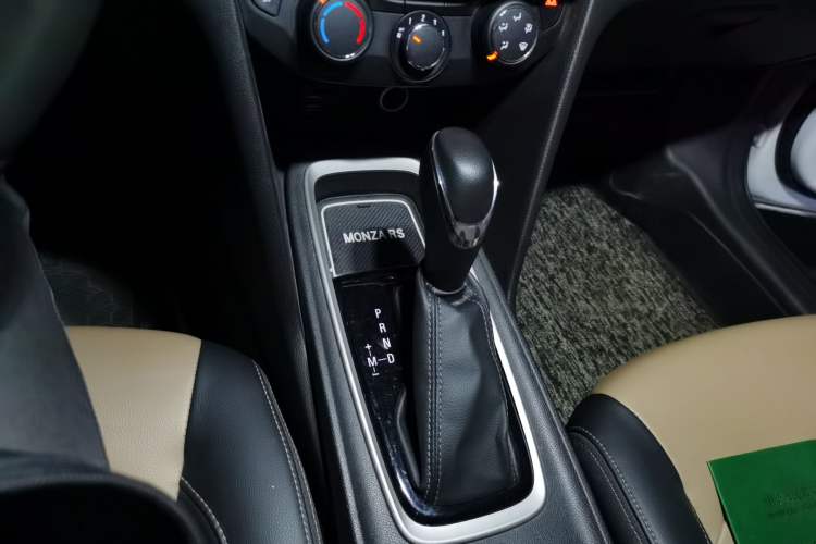 Used Chevrolet Monza 2020 320 Automatic Enjoyment Edition Gear Lever