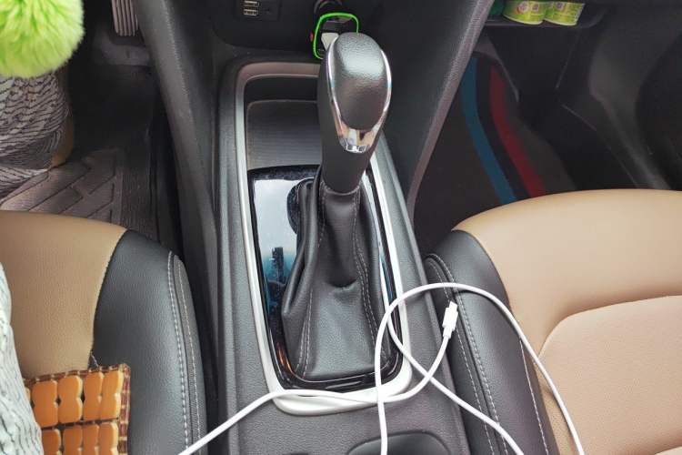 Used Chevrolet Monza 2020 320 Automatic Enjoyment Edition Gear Lever