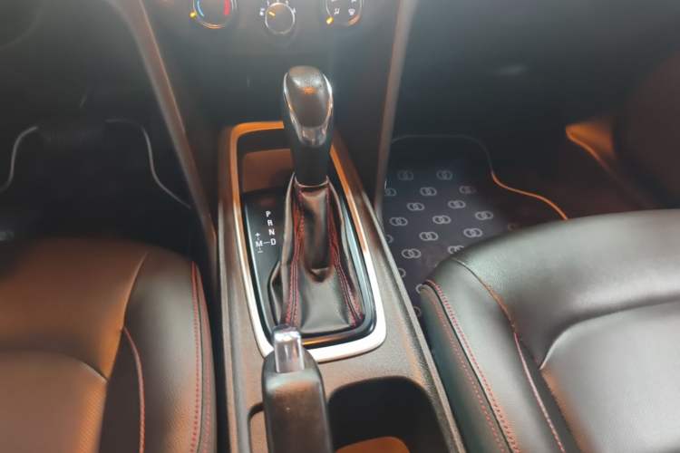 Used Chevrolet Monza 2020 Light Hybrid Redline 320T Dual-Clutch Thrilling Edition Gear Lever