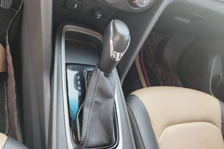 Used Chevrolet Monza 2020 320 Automatic Enjoyment Edition Gear Lever