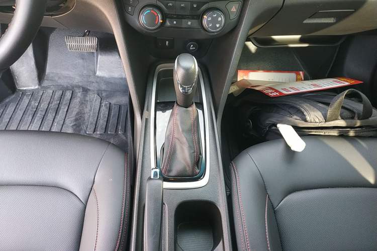 Used Chevrolet Monza 2020 Light Hybrid RS 330T Automatic Comfort Edition Gear Lever