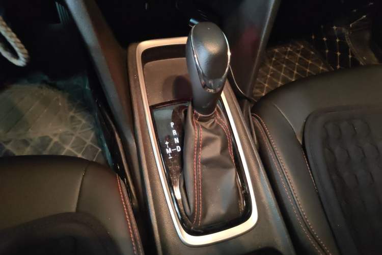 Used Chevrolet Monza 2020 Light Hybrid RS 330T Automatic Comfort Edition Gear Lever