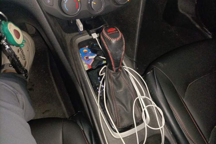 Used Chevrolet Monza 2020 Light Hybrid Redline 320T Dual-Clutch Thrilling Edition Gear Lever