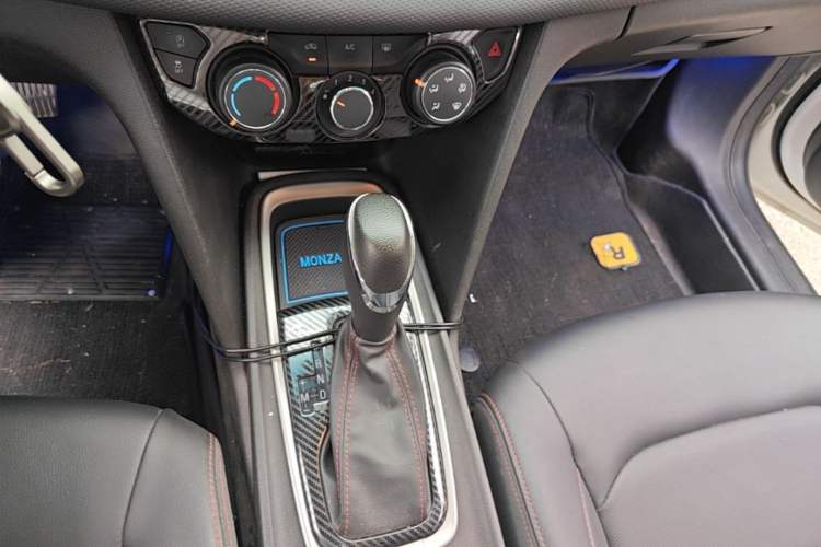 Used Chevrolet Monza 2020 Light Hybrid Redline 320T Dual-Clutch Thrilling Edition Gear Lever