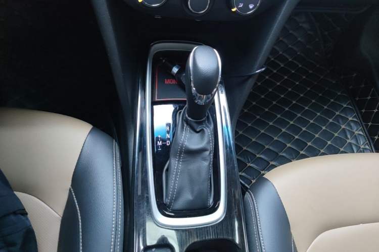 Used Chevrolet Monza 2020 320 Automatic Enjoyment Edition Gear Lever