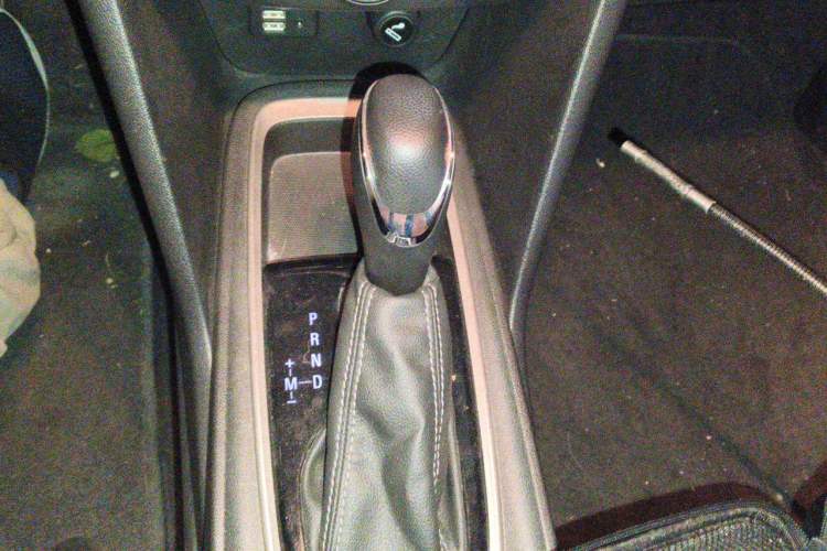 Used Chevrolet Monza 2020 320 Automatic Enjoyment Edition Gear Lever