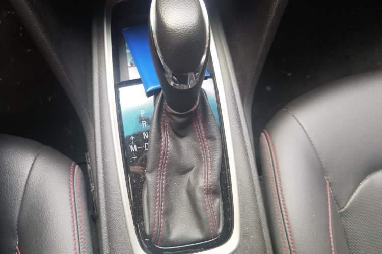 Used Chevrolet Monza 2020 Light Hybrid Redline 320T Dual-Clutch Joyful Edition Gear Lever