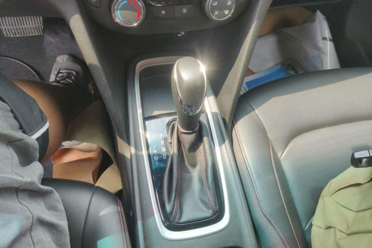 Used Chevrolet Monza 2020 Light Hybrid RS 330T Automatic Comfort Edition Gear Lever