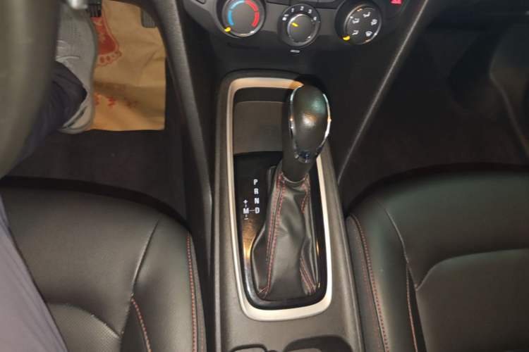 Used Chevrolet Monza 2020 Light Hybrid Redline 320T Dual-Clutch Joyful Edition Gear Lever