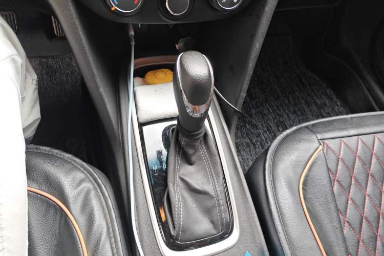 Used Chevrolet Monza 2020 320 Automatic Enjoyment Edition Gear Lever