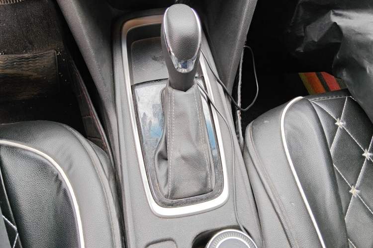 Used Chevrolet Monza 2020 320 Automatic Enjoyment Edition Gear Lever