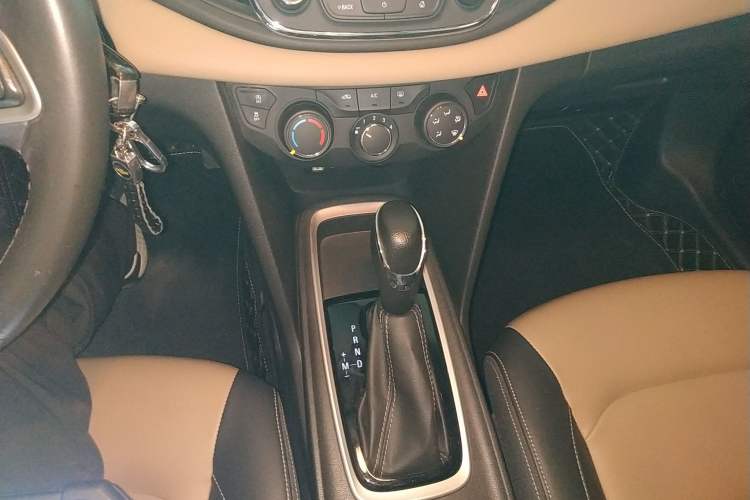 Used Chevrolet Monza 2020 320 Automatic Enjoyment Edition Gear Lever