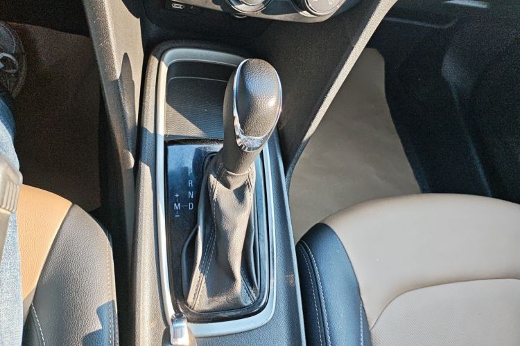 Used Chevrolet Monza 2020 320 Automatic Enjoyment Edition Gear Lever