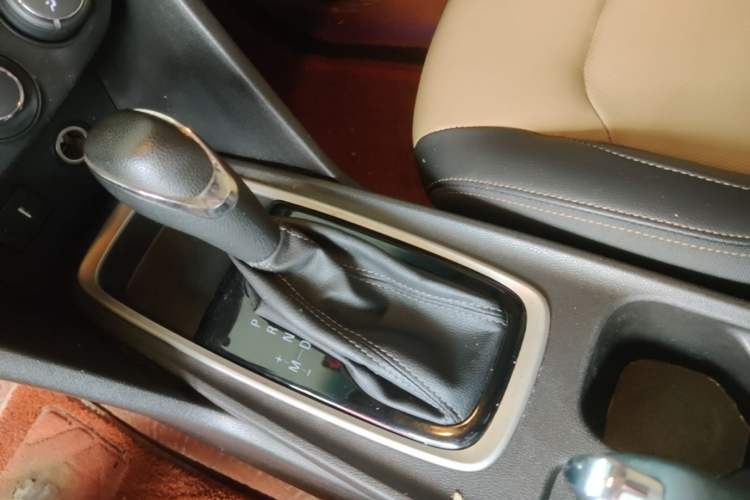 Used Chevrolet Monza 2020 320 Automatic Enjoyment Edition Gear Lever