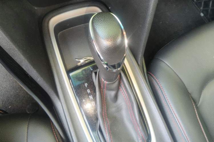 Used Chevrolet Monza 2020 Light Hybrid RS 330T Automatic Comfort Edition Gear Lever
