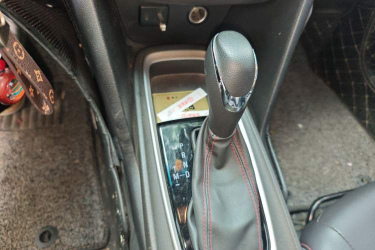 Used Chevrolet Monza 2020 Light Hybrid RS 330T Automatic Comfort Edition Gear Lever