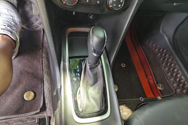 Used Chevrolet Monza 2020 Light Hybrid RS 330T Automatic Comfort Edition Gear Lever