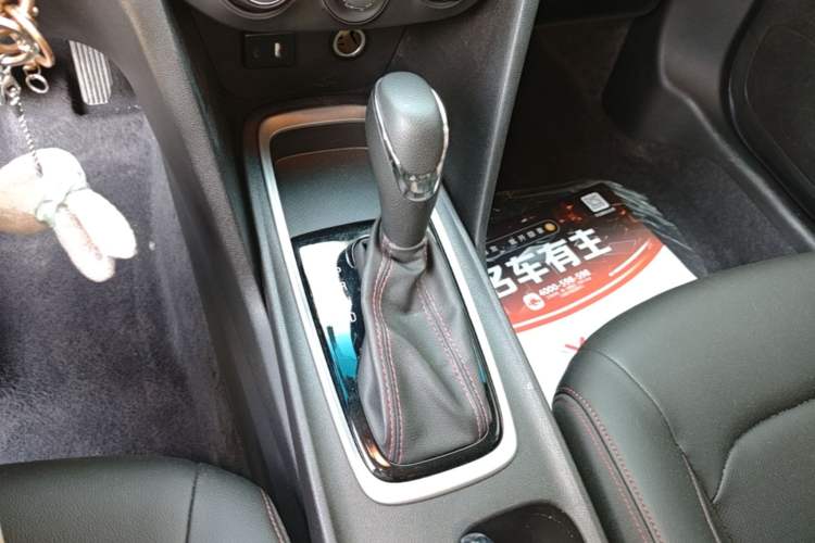 Used Chevrolet Monza 2020 Light Hybrid Redline 320T Dual-Clutch Joyful Edition Gear Lever