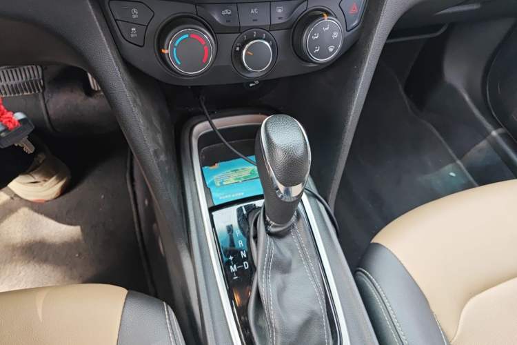 Used Chevrolet Monza 2020 320 Automatic Enjoyment Edition Gear Lever