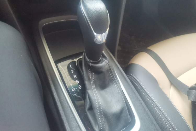 Used Chevrolet Monza 2020 320 Automatic Enjoyment Edition Gear Lever