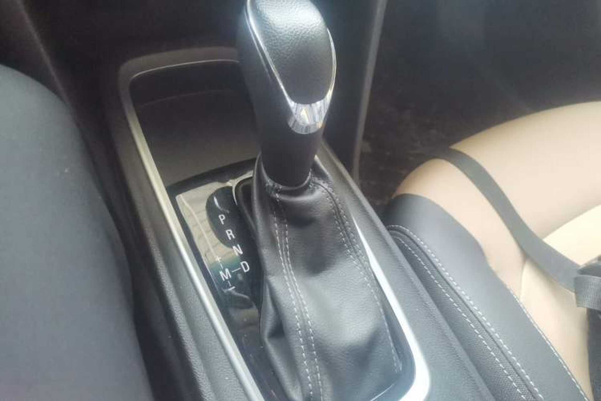 Used Chevrolet Monza 2020 320 Automatic Enjoyment Edition Gear Lever