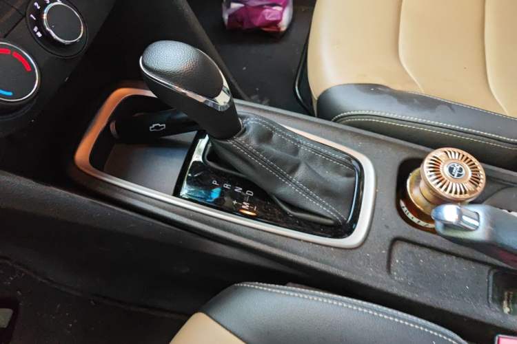 Used Chevrolet Monza 2020 320 Automatic Enjoyment Edition Gear Lever