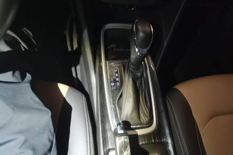 Used Chevrolet Monza 2020 320 Automatic Enjoyment Edition Gear Lever
