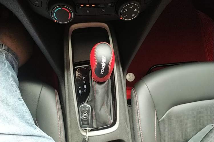 Used Chevrolet Monza 2020 Light Hybrid RS 330T Automatic Comfort Edition Gear Lever