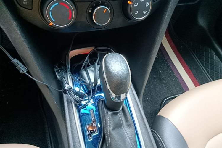 Used Chevrolet Monza 2020 320 Automatic Enjoyment Edition Gear Lever