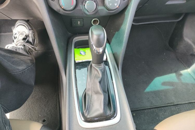 Used Chevrolet Monza 2020 320 Automatic Enjoyment Edition Gear Lever