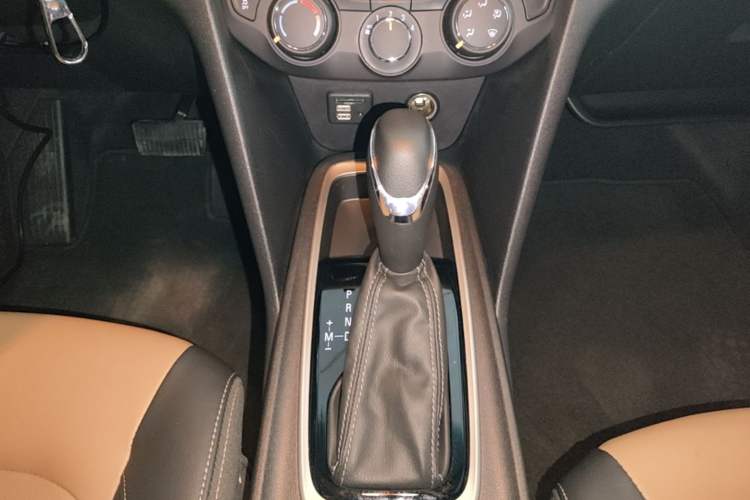 Used Chevrolet Monza 2020 320 Automatic Enjoyment Edition Gear Lever