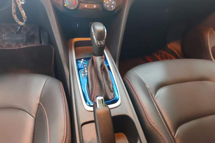 Used Chevrolet Monza 2020 Light Hybrid RS 330T Automatic Comfort Edition Gear Lever