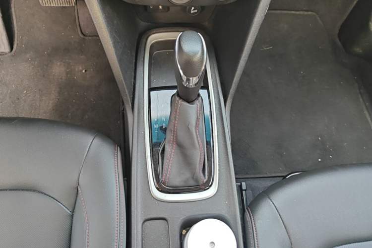 Used Chevrolet Monza 2020 Light Hybrid Redline 320T Dual-Clutch Joyful Edition Gear Lever