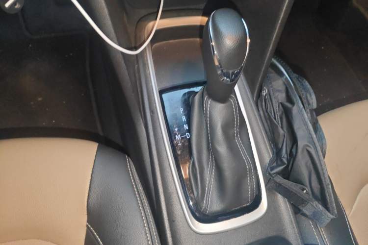 Used Chevrolet Monza 2020 320 Automatic Enjoyment Edition Gear Lever
