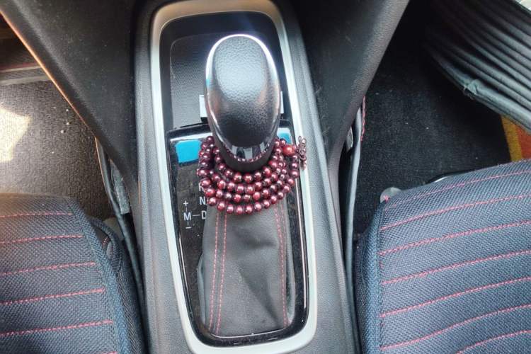Used Chevrolet Monza 2020 Light Hybrid Redline 320T Dual-Clutch Joyful Edition Gear Lever