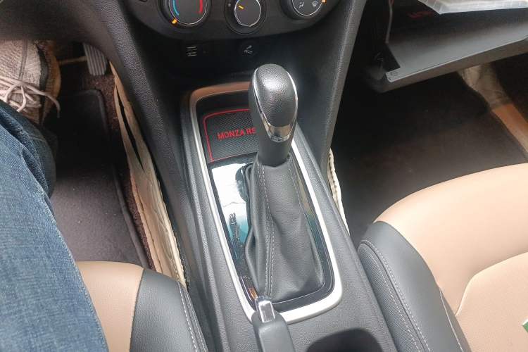 Used Chevrolet Monza 2020 320 Automatic Enjoyment Edition Gear Lever