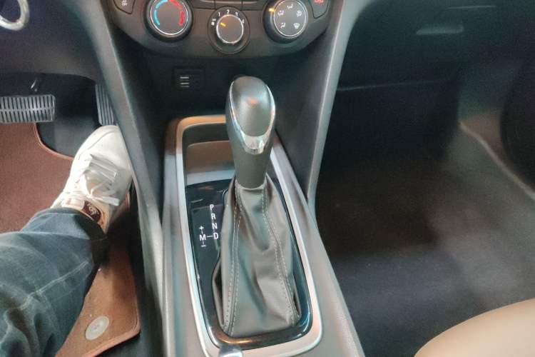 Used Chevrolet Monza 2020 320 Automatic Enjoyment Edition Gear Lever