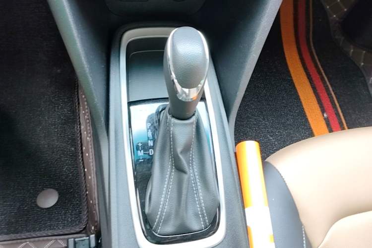 Used Chevrolet Monza 2020 320 Automatic Enjoyment Edition Gear Lever