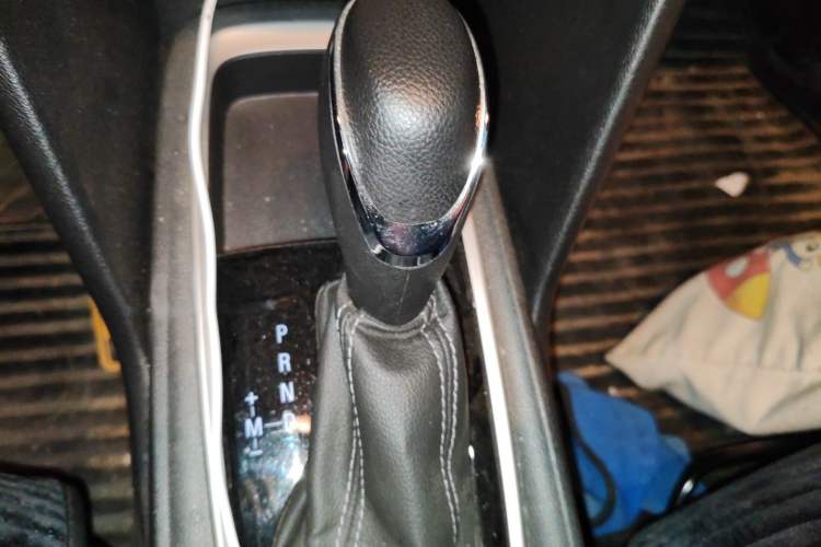 Used Chevrolet Monza 2020 320 Automatic Enjoyment Edition Gear Lever