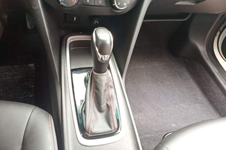 Used Chevrolet Monza 2020 Light Hybrid RS 330T Automatic Comfort Edition Gear Lever