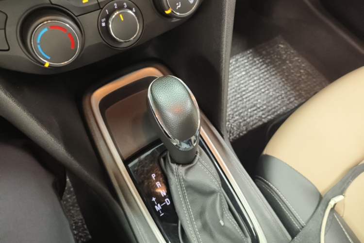 Used Chevrolet Monza 2020 320 Automatic Enjoyment Edition Gear Lever