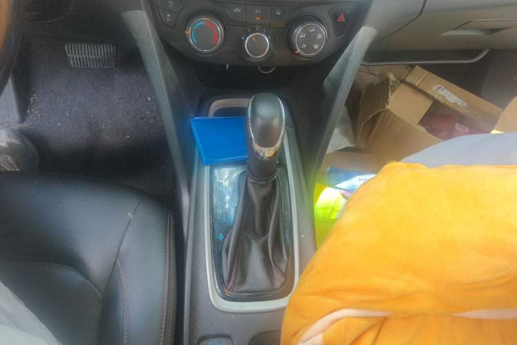 Used Chevrolet Monza 2020 Light Hybrid Redline 320T Dual-Clutch Thrilling Edition Gear Lever