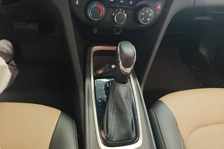 Used Chevrolet Monza 2020 320 Automatic Enjoyment Edition Gear Lever
