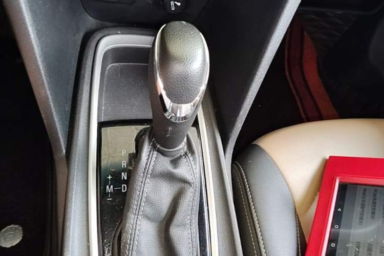 Used Chevrolet Monza 2020 320 Automatic Enjoyment Edition Gear Lever